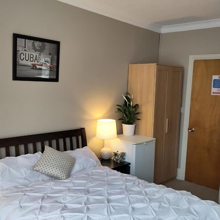Amherst Guesthouse Редінг Екстер'єр фото